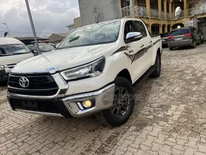 Toyota Hilux 2021 White