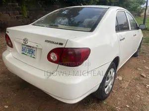 Toyota Corolla LE 2004 White