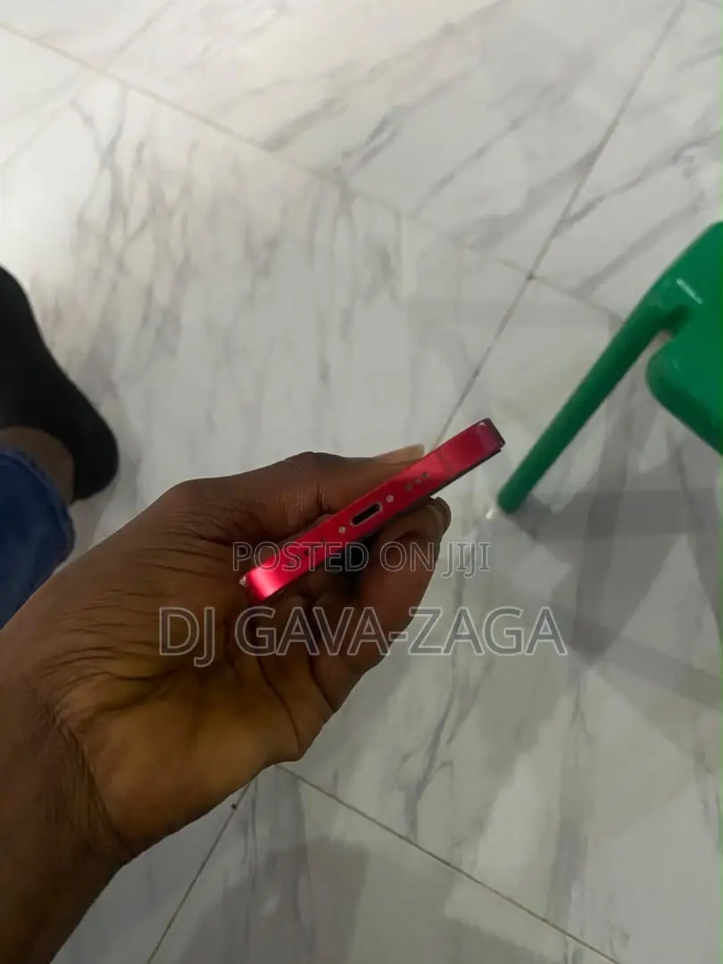 Apple iPhone 13 128 GB Red