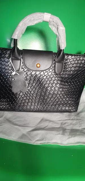 Cute Luxury Handbag for All Occasion