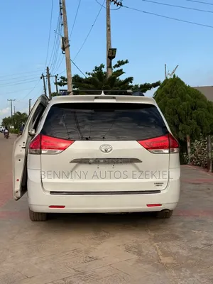 Toyota Sienna 2013 White