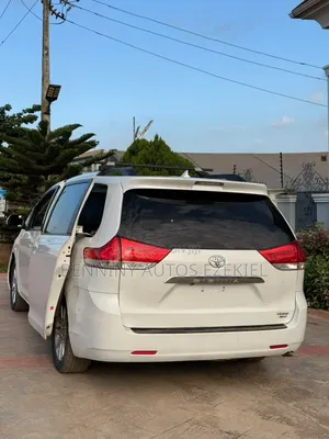 Toyota Sienna 2013 White