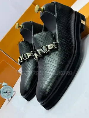 High Quality Louis Vuitton Leather Chain Flat Shoe