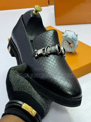 High Quality Louis Vuitton Leather Chain Flat Shoe