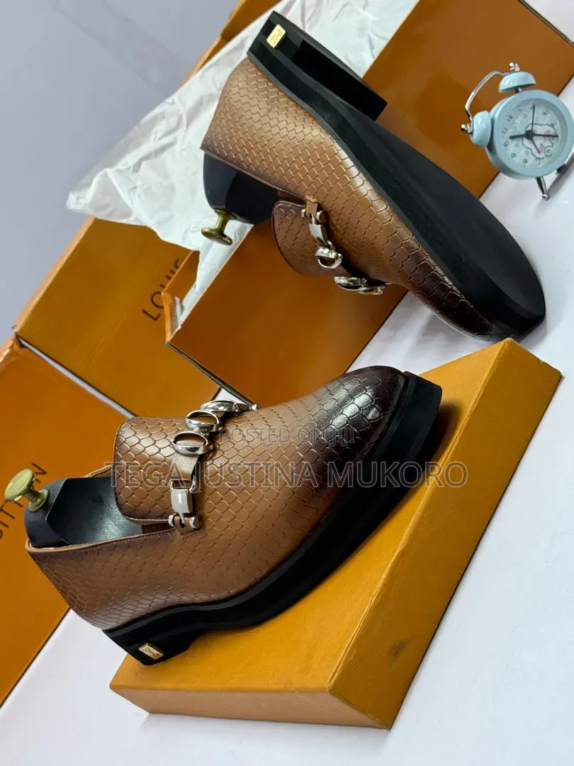 High Quality Louis Vuitton Leather Chain Flat Shoe