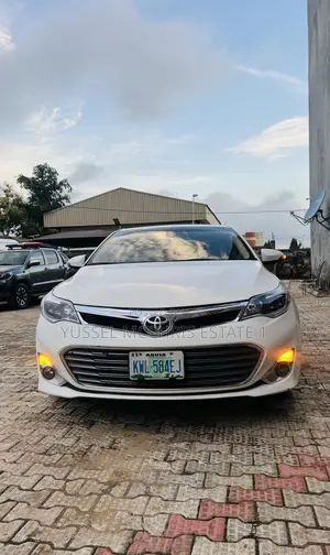 Toyota Avalon Limited 4dr Sedan (3.5L 6cyl 6A) 2014 White