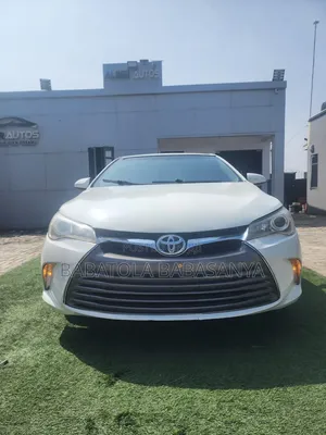 Toyota Camry LE 4dr Sedan (2.5L 4cyl 6A) 2016 White