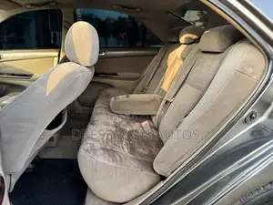 Toyota Camry LE 4dr Sedan (2.4L 4cyl 5A) 2005 Gray
