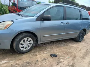 Toyota Sienna 2005 Blue
