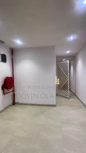 3bdrm Apartment in Osapa london for sale