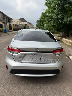 Toyota Corolla LE 2020 Silver