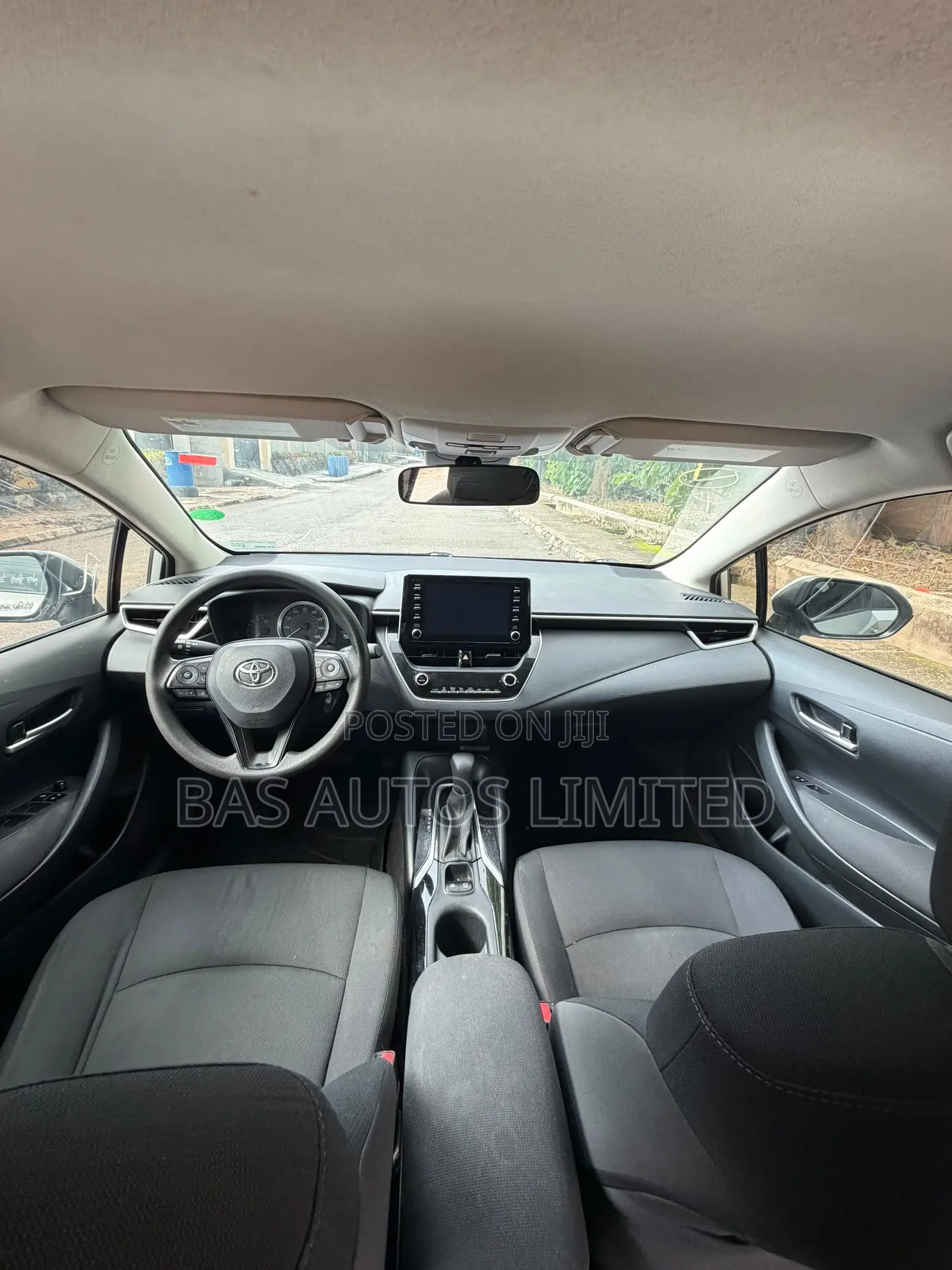 Toyota Corolla LE 2020 Silver