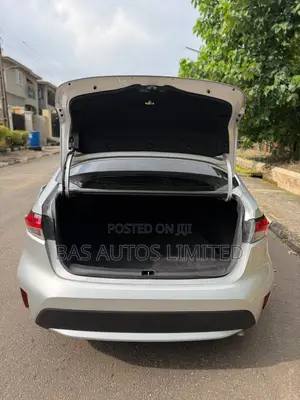 Toyota Corolla LE 2020 Silver
