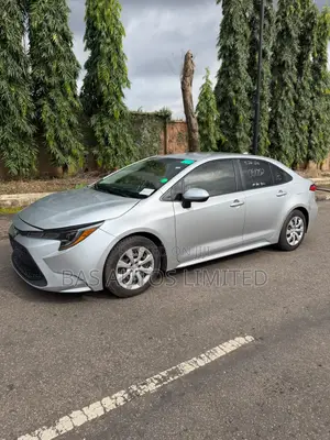 Toyota Corolla LE 2020 Silver