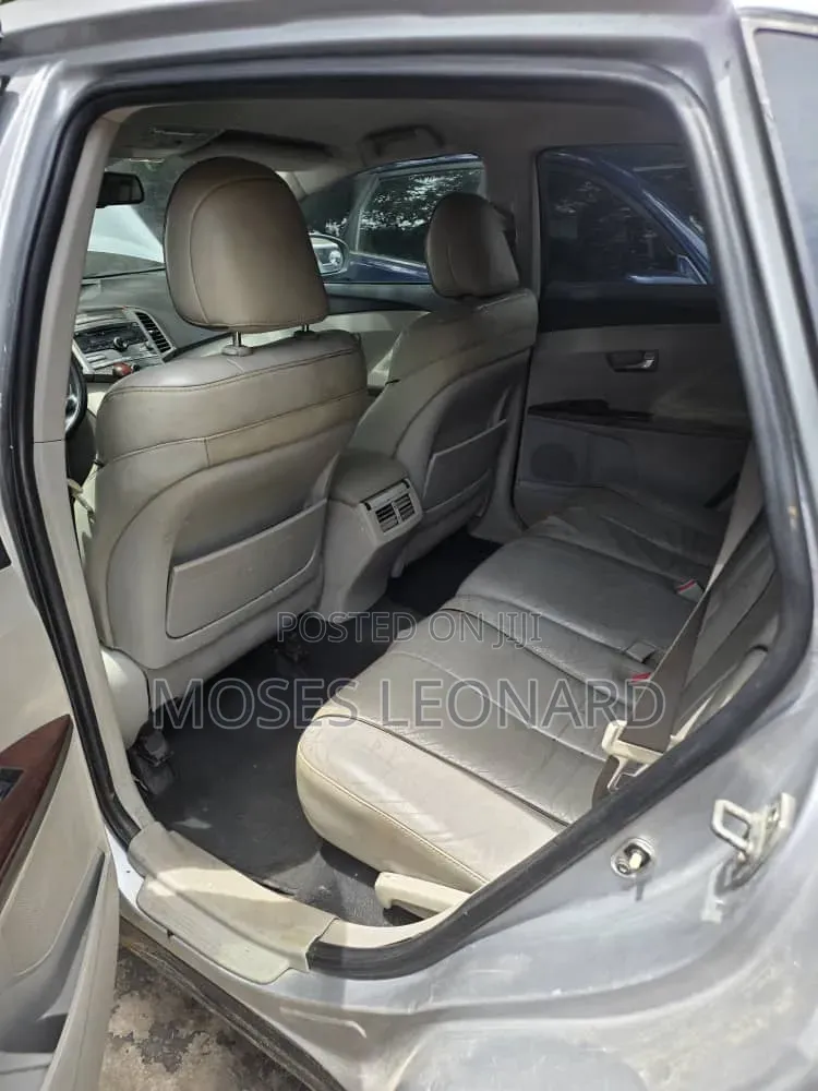 Toyota Venza 2011 Silver