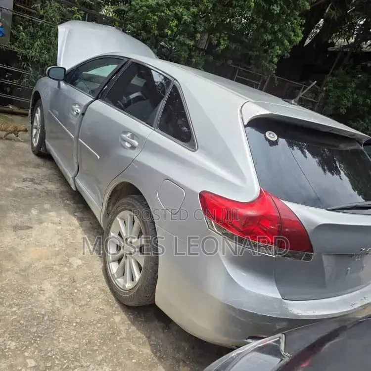 Toyota Venza 2011 Silver