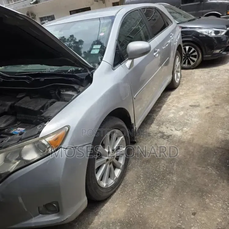 Toyota Venza 2011 Silver