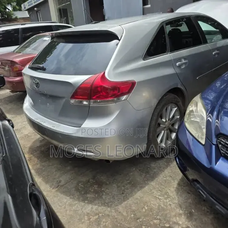 Toyota Venza 2011 Silver