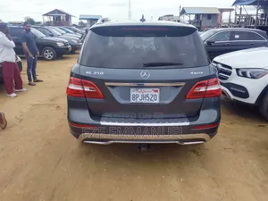Mercedes-Benz M Class ML350 4MATIC 4dr SUV AWD (3.5L 6cyl 7A) 2015 Gray