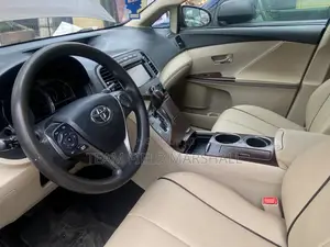 Toyota Venza LE AWD V6 2013