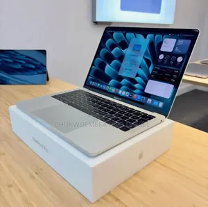 Laptop Apple MacBook Pro 2018 16GB Intel Core i7 SSD 512GB