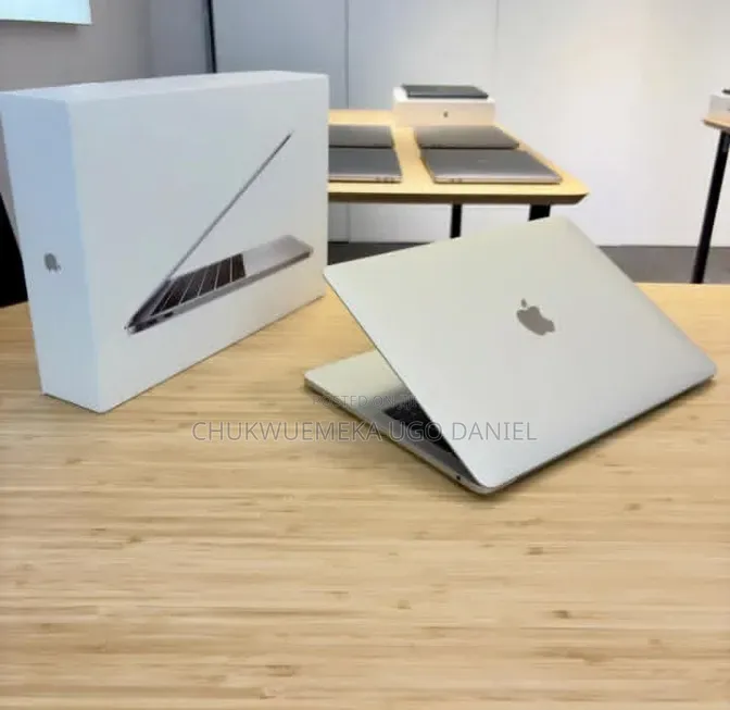 Laptop Apple MacBook Pro 2018 16GB Intel Core i7 SSD 512GB