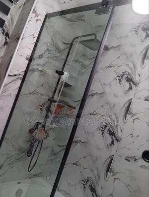 Elegant Frameless Shower Screen.
