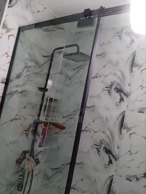 Space Saver Shower Cubicle.