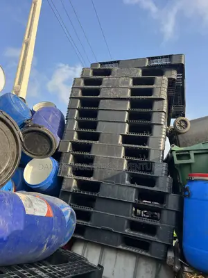 Heavy-Duty Black Plastic Grid Pallet