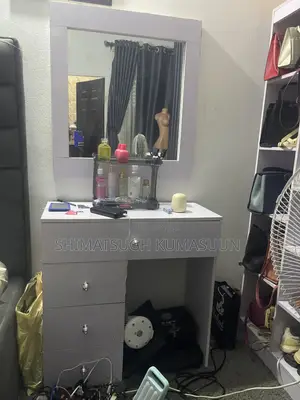 Dresser/Mirror Table