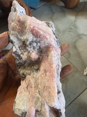 1Ton High-Grade Lithium Ore/Lepidolite Rock. For Ion Battery Producti