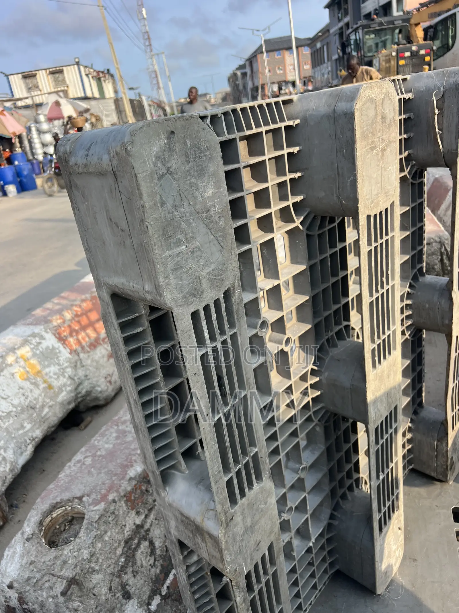 Heavy-Duty Black Plastic Grid Pallet