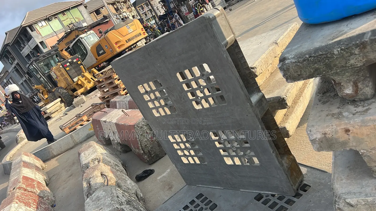 Heavy-Duty Black Plastic Grid Pallet