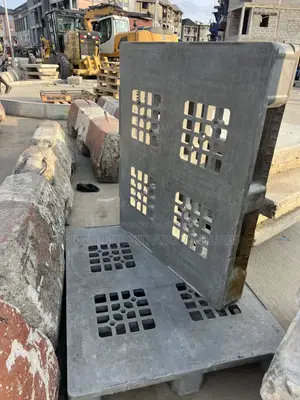 Heavy-Duty Black Plastic Grid Pallet