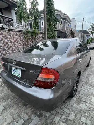 Toyota Camry LE 4dr Sedan (2.4L 4cyl 5M) 2004 Gray