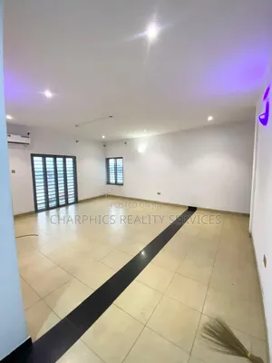 2bdrm Apartment in Lekki Phase 1 for rent