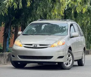 Toyota Sienna XLE 7 Passenger 2010 Gold