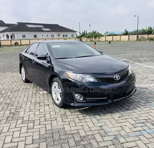 Toyota Camry SE Sport 4dr Sedan w/Prod. End 11/13 (2.5L 4cyl 6A) 2014