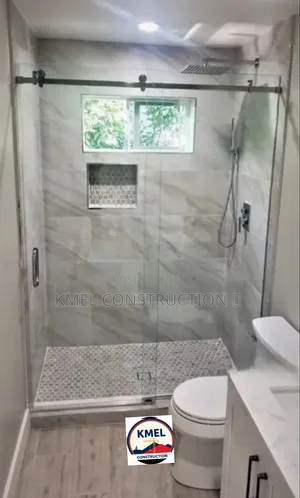 Luxury Walk-in Glass Cubicle.