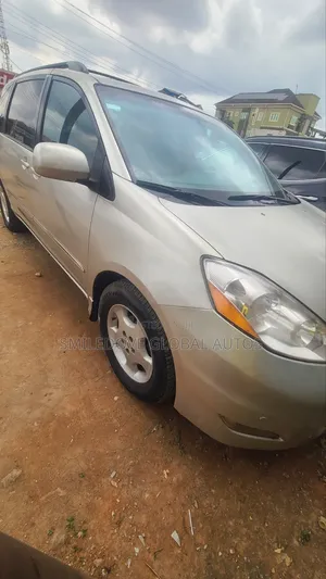 Toyota Sienna 2006 Gold