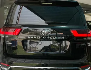 Toyota Land Cruiser LC300 2024 Black
