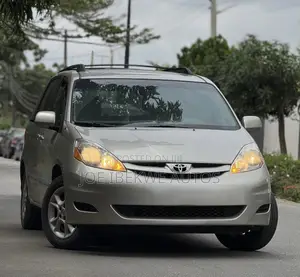 Toyota Sienna XLE 7 Passenger 2010 Gold