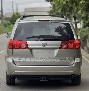 Toyota Sienna XLE 7 Passenger 2010 Gold