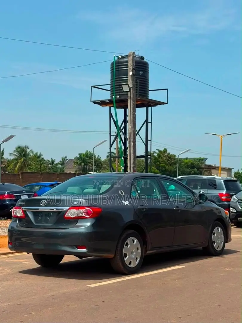 Toyota Corolla 2012 Gray