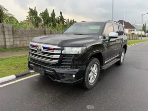 Toyota Land Cruiser LC300 2022 Black