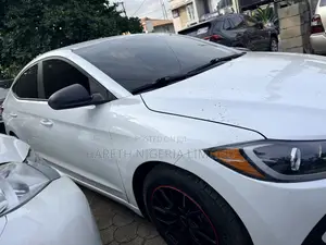 Hyundai Elantra SE Sedan FWD (2.0L 4cyl 6M) 2017 White
