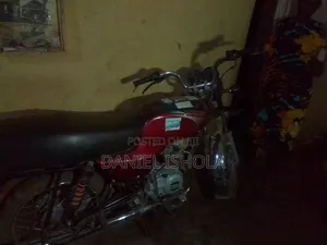 Bajaj Boxer 100 2025 Red