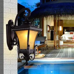 Medium Gate Lamp
