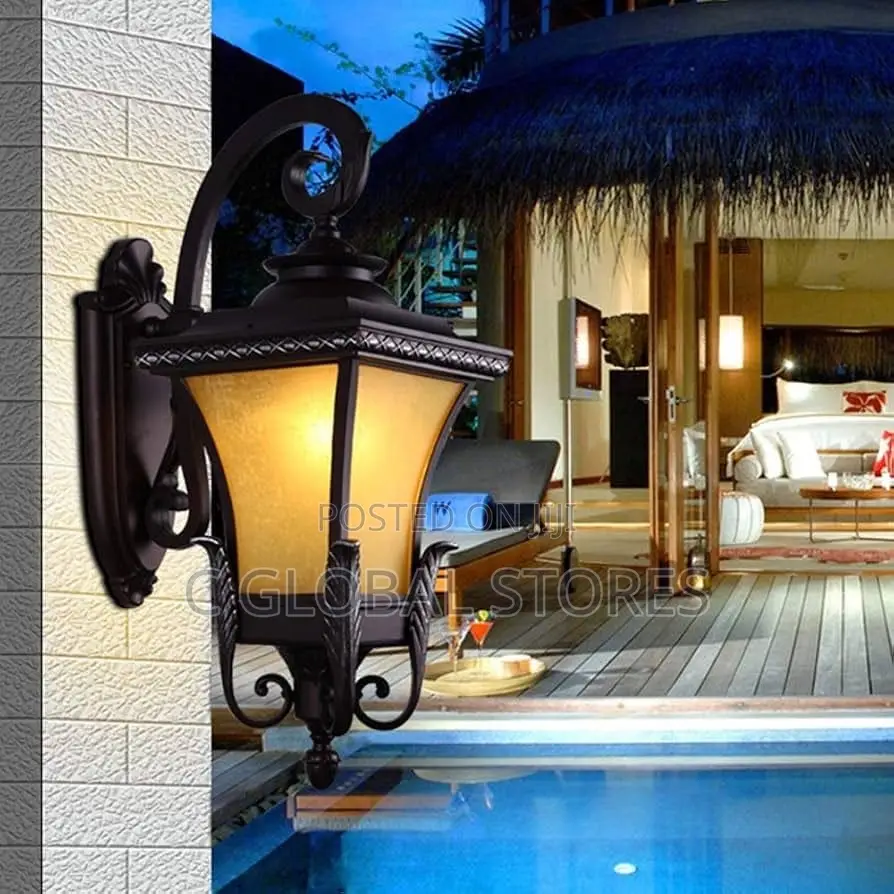 Medium Gate Lamp