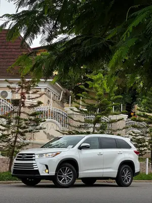 Toyota Highlander XLE 2019 White